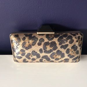 Leopard clutch